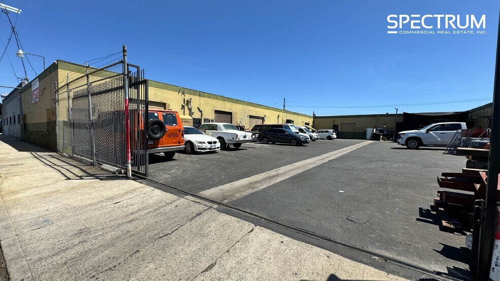 Primary Photo Of 7744-7754 Deering Ave, Canoga Park Service For Lease