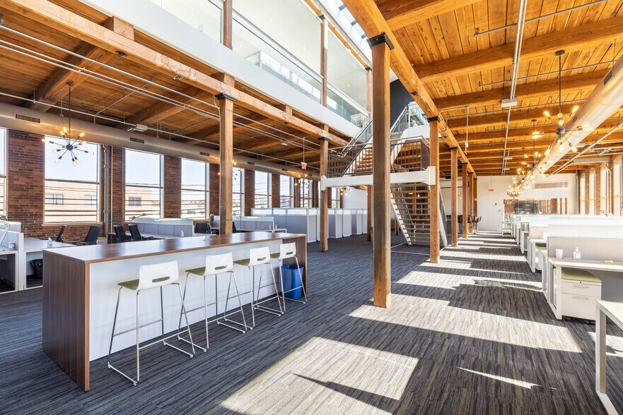 More Photos Of 480 Pleasant St, Watertown Office For Lease
