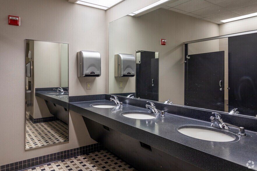 More Photos Of 920 Ridgebrook Rd, Sparks Office For Sale