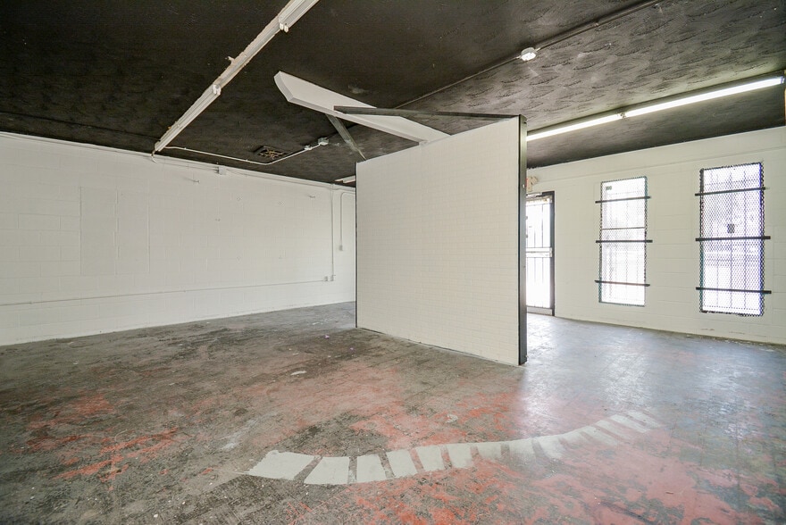 More Photos Of 1804 N Main St, Houston Freestanding For Lease