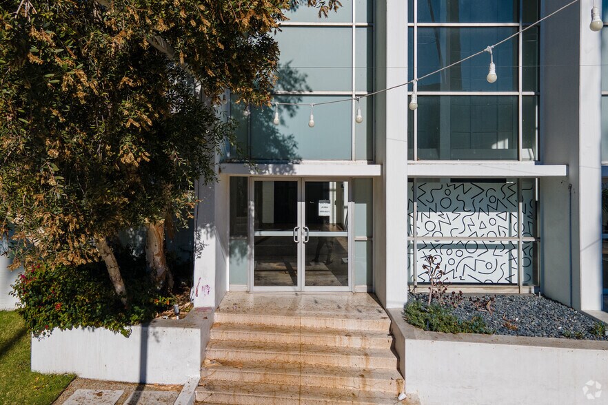 More Photos Of 7107 Hollywood Blvd, Los Angeles Religious Facility For Lease