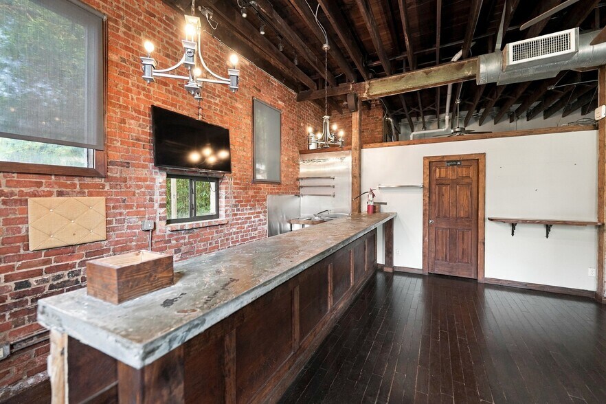 More Photos Of 1602-1608 Walnut St, Jacksonville Restaurant For Sale