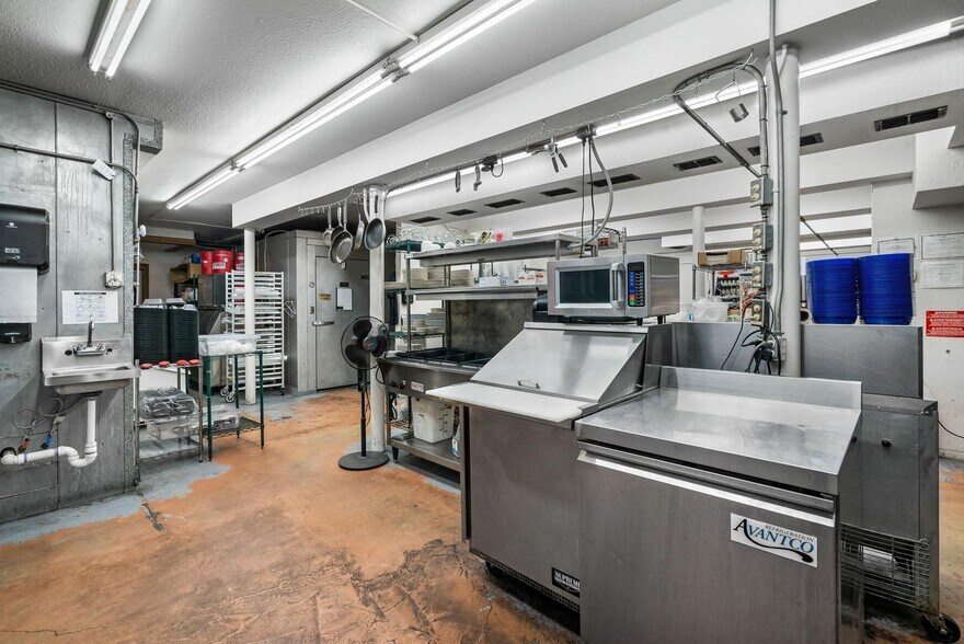 More Photos Of 100 N Texas St, De Leon Storefront Retail Office For Sale