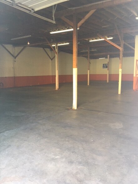 More Photos Of 1823 Commercial St NE, Albuquerque Warehouse For Sale