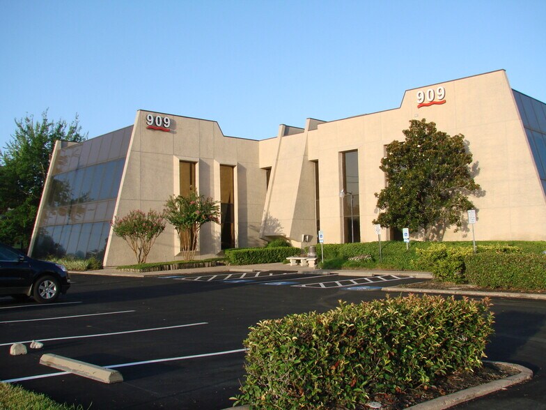 Primary Photo Of 909 Dairy Ashford Rd, Houston Office For Lease