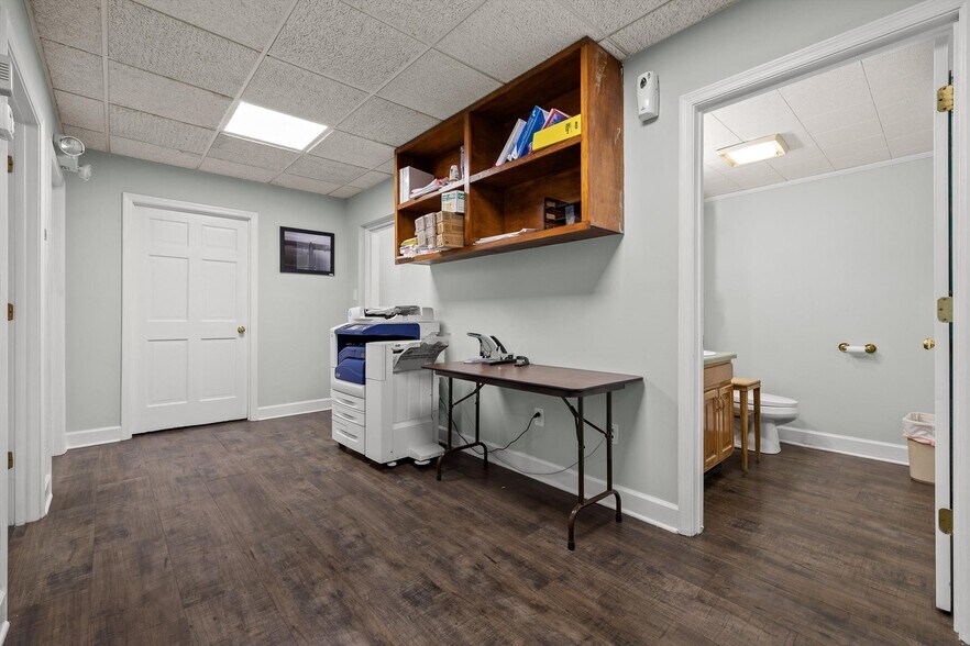 More Photos Of 1801 E 23rd St, Chattanooga Light Distribution For Lease