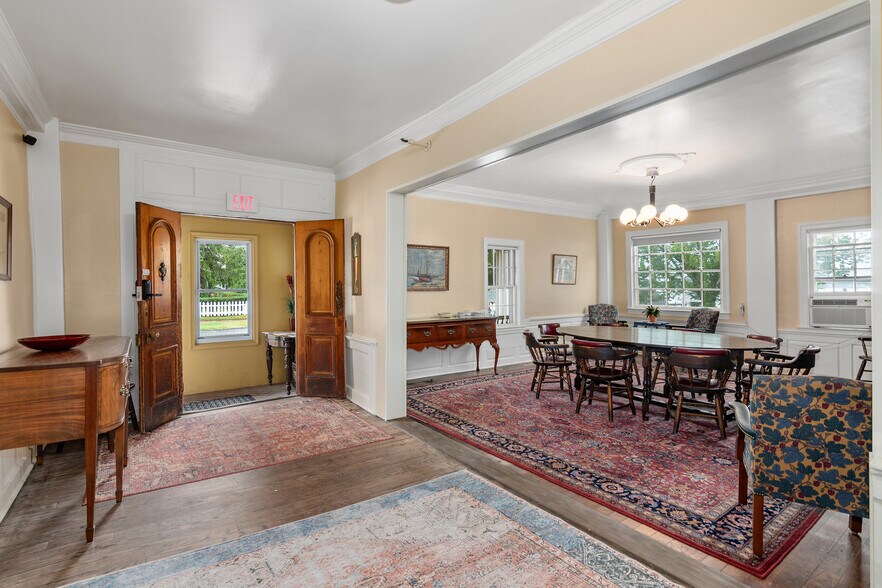 More Photos Of 314 N Morris St, Oxford Hotel For Sale
