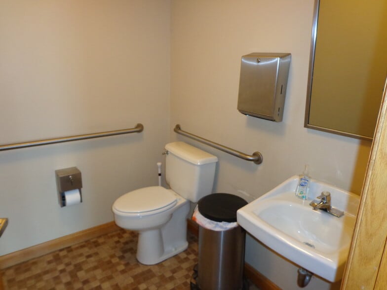 More Photos Of 101 N 36th St, Quincy General Retail For Lease