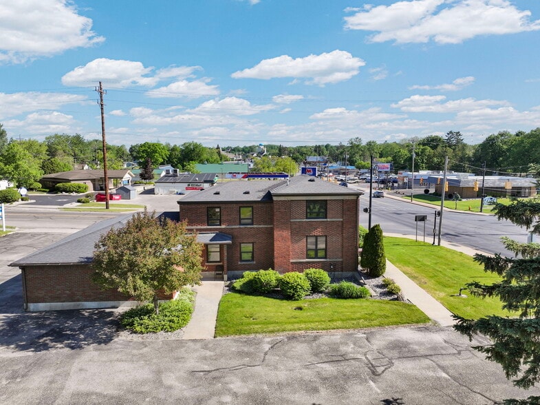 More Photos Of 1104 S Mitchell St, Cadillac Office For Sale