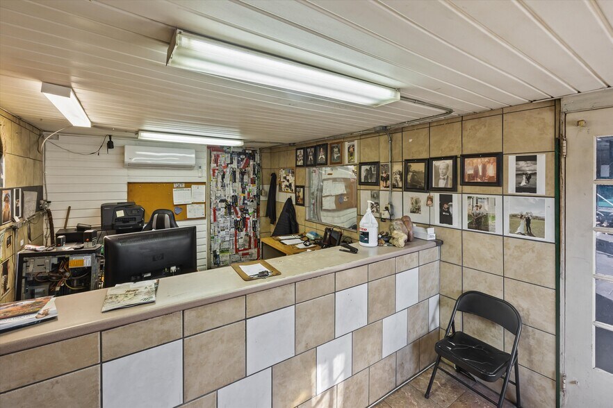 More Photos Of 2845 Western Ave, Knoxville Auto Repair For Sale