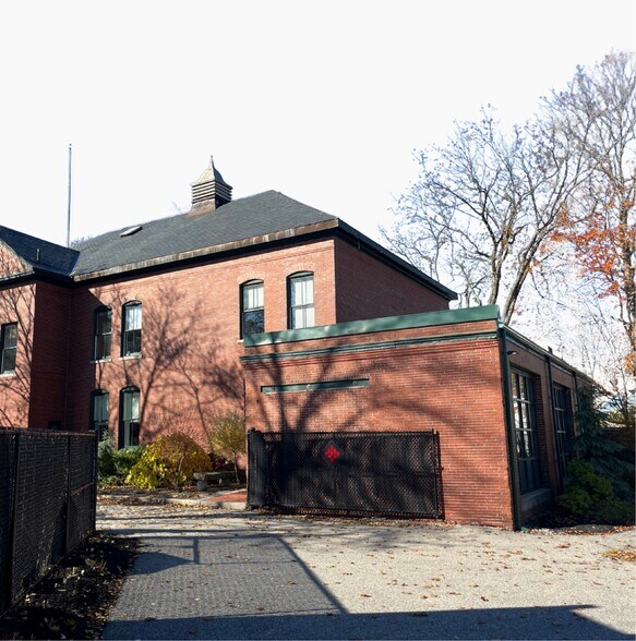 More Photos Of 19 Arbor St, Portland Office For Lease