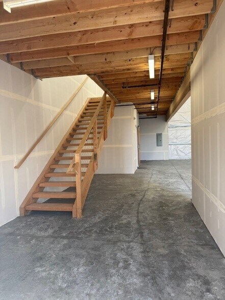 More Photos Of 2001 Henson Rd, Mount Vernon Distribution For Lease