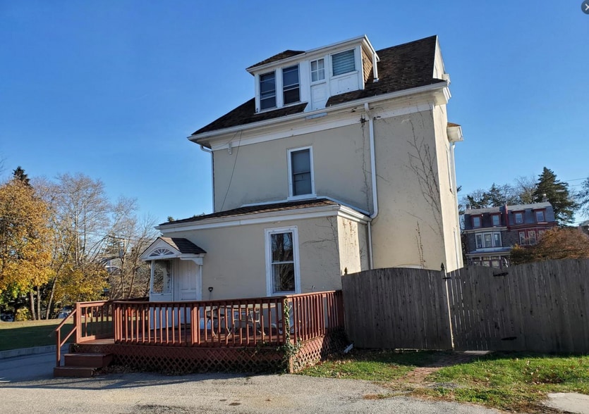 More Photos Of 536 Walnut Ln, Philadelphia Office Residential For Lease