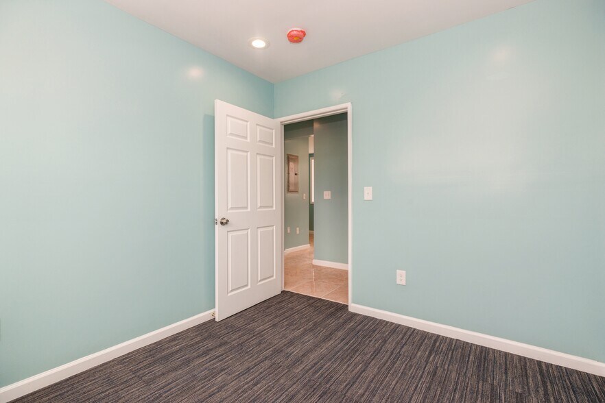 More Photos Of 250 Warren St, Beverly Storefront Retail Residential For Sale