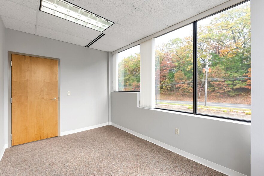 More Photos Of 72 Queen St, Southington Office For Lease