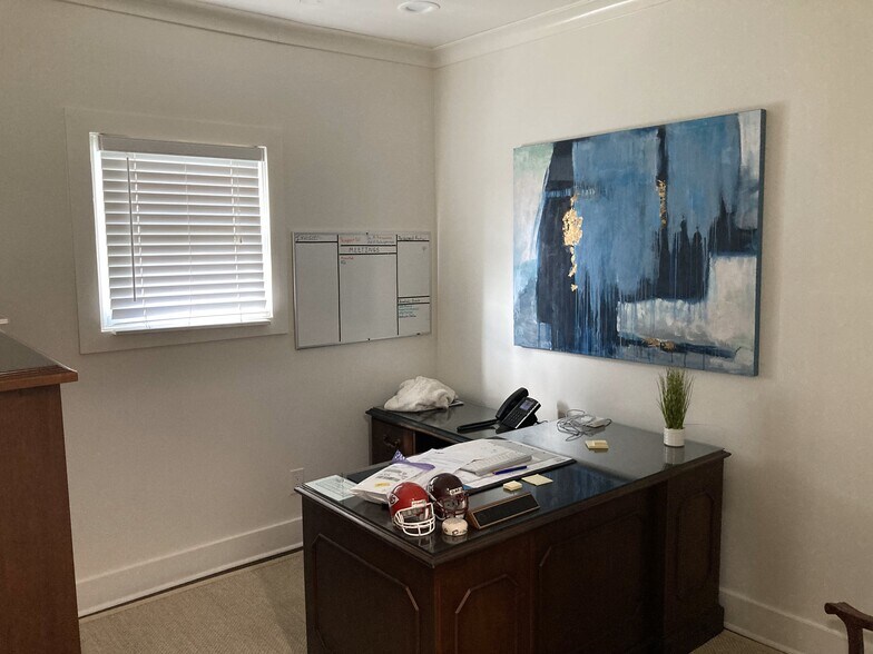 More Photos Of 4344 Congress Ave, Dallas Office For Sale