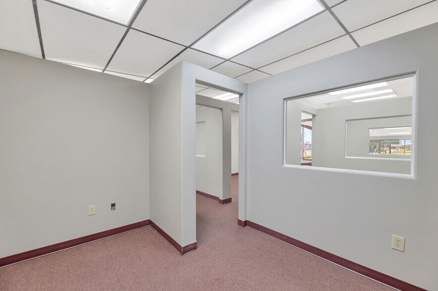 More Photos Of 11209 W Kellogg, Wichita Auto Dealership For Sale