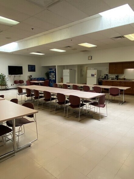 More Photos Of 1-3 Corporate Dr, Danbury Light Manufacturing For Sale