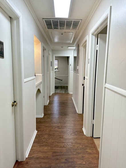 More Photos Of 2221 W Walnut St, Garland Medical For Sale