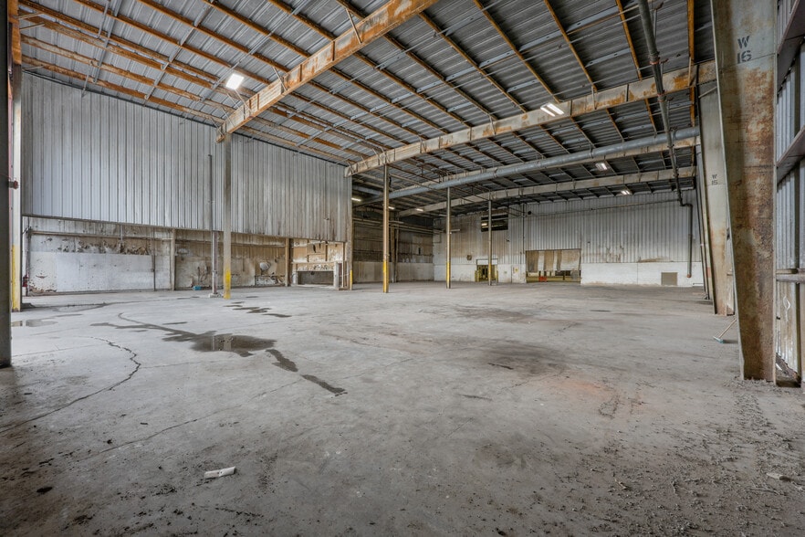 More Photos Of 656 Interstate Dr, Crossville Manufacturing For Lease