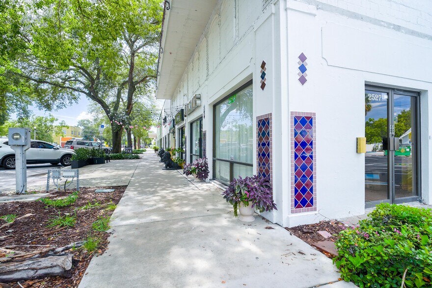 More Photos Of 2531 Central Ave, Saint Petersburg Coworking Space