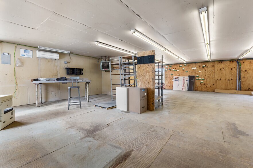 More Photos Of 76 Maple St, Manchester Office For Sale