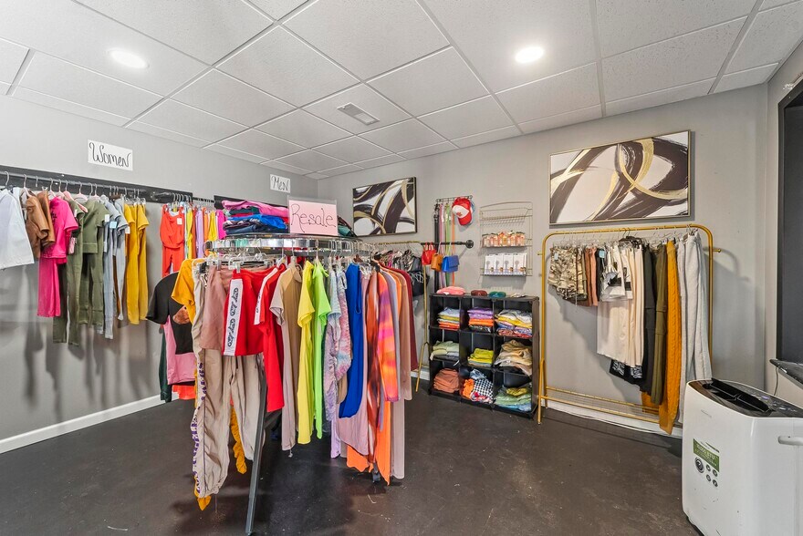 More Photos Of 909-911 Milton Rd, Alton Flex For Sale