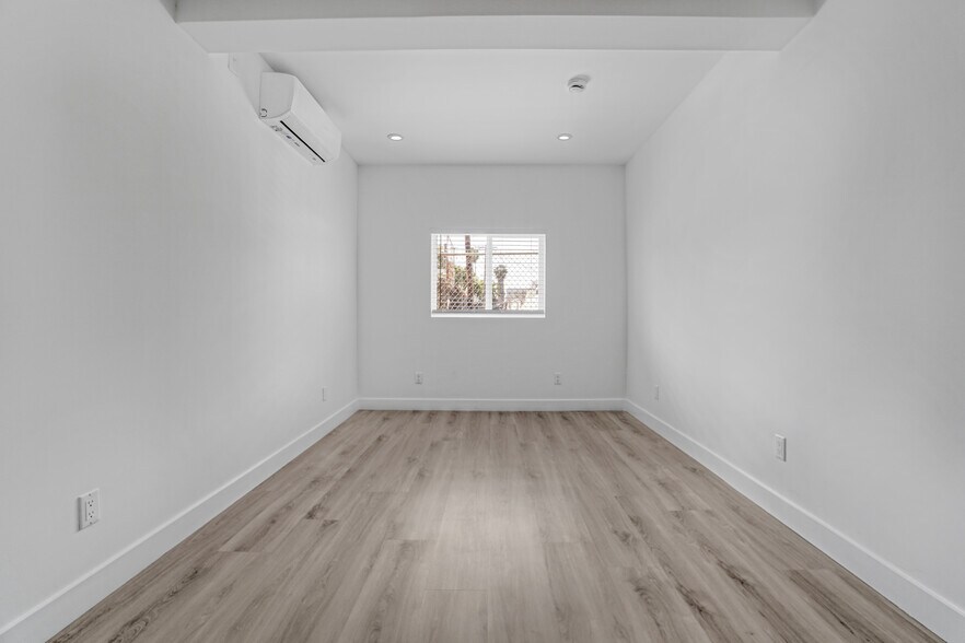 More Photos Of 162 W 65th St, Los Angeles Multifamily For Sale