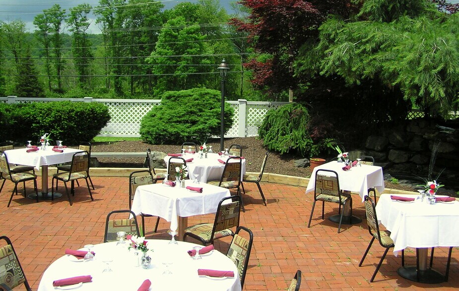 More Photos Of 252 Fox Run Ln, East Stroudsburg General Retail For Sale