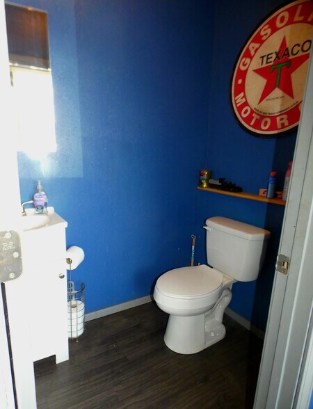 More Photos Of 105 W Water St, Pinckneyville Specialty For Sale