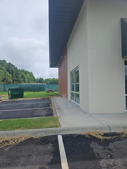 More Photos Of 1024 Centerville Tpke S, Chesapeake Flex For Lease