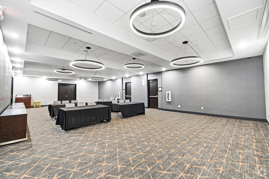 More Photos Of 300 E Central Texas Expy, Killeen Hotel For Sale