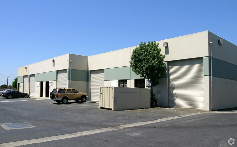 More Photos Of 13200 Estrella Ave, Gardena Unknown For Lease
