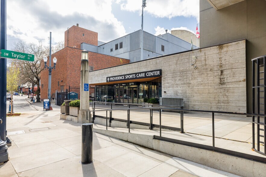 More Photos Of 909 SW 18th Ave, Portland Health Club For Lease