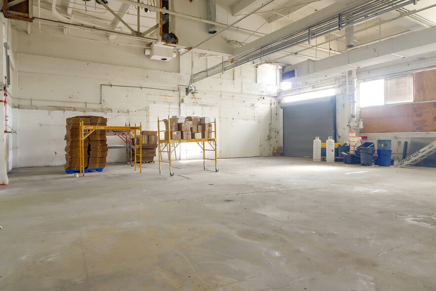 More Photos Of 1722 15th St, Oakland Warehouse For Lease