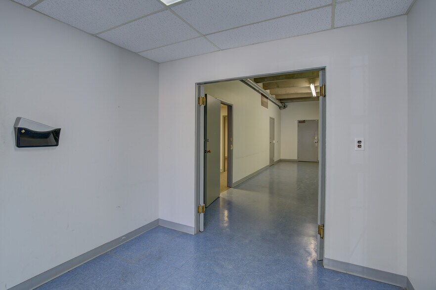 More Photos Of 675 Elkton Dr, Colorado Springs Distribution For Sale