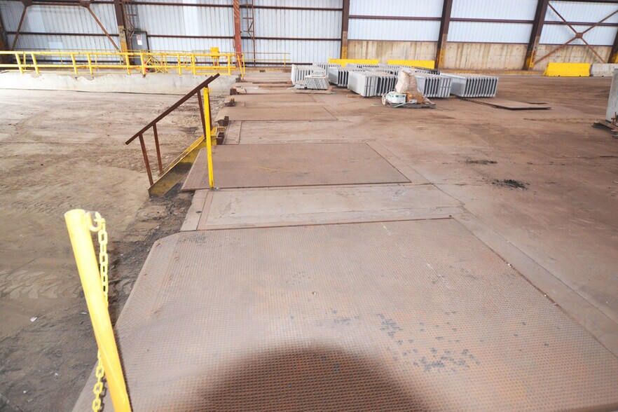 More Photos Of 1001 College St, Madison Manufacturing For Lease