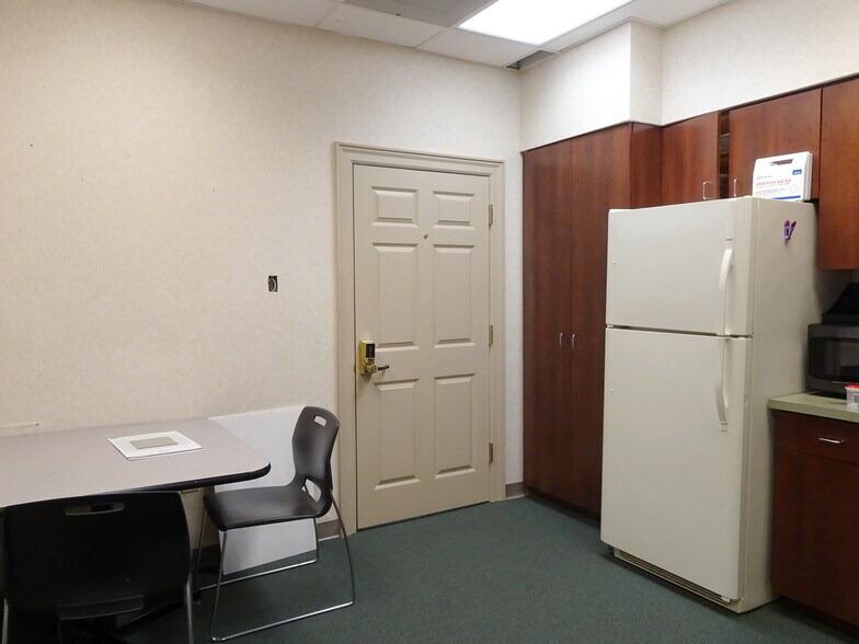 More Photos Of 10131 Carlin Ave, Covington Specialty For Sale