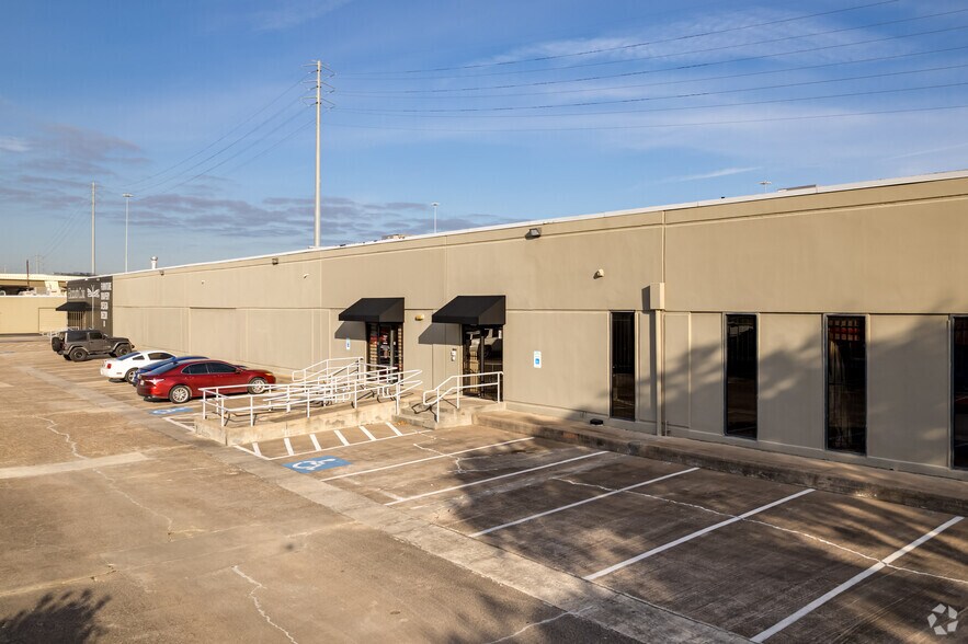 More Photos Of 9000 Hempstead Rd, Houston Unknown For Lease