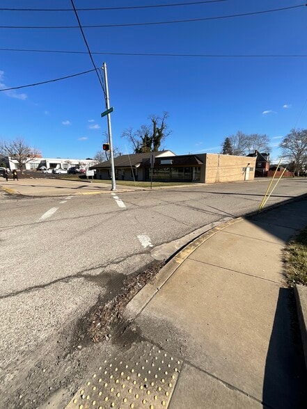 More Photos Of 1000-1010 Broadview Blvd, Brackenridge Freestanding For Sale