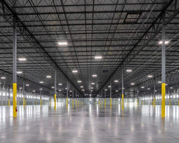 More Photos Of 10611 Red Bluff Rd, Pasadena Distribution For Lease