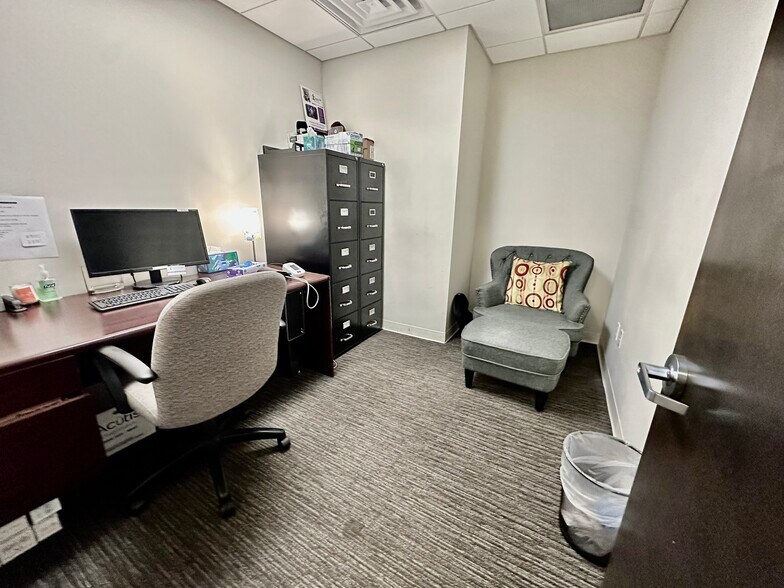 More Photos Of 81 Holly Hill Ln, Greenwich Office For Lease