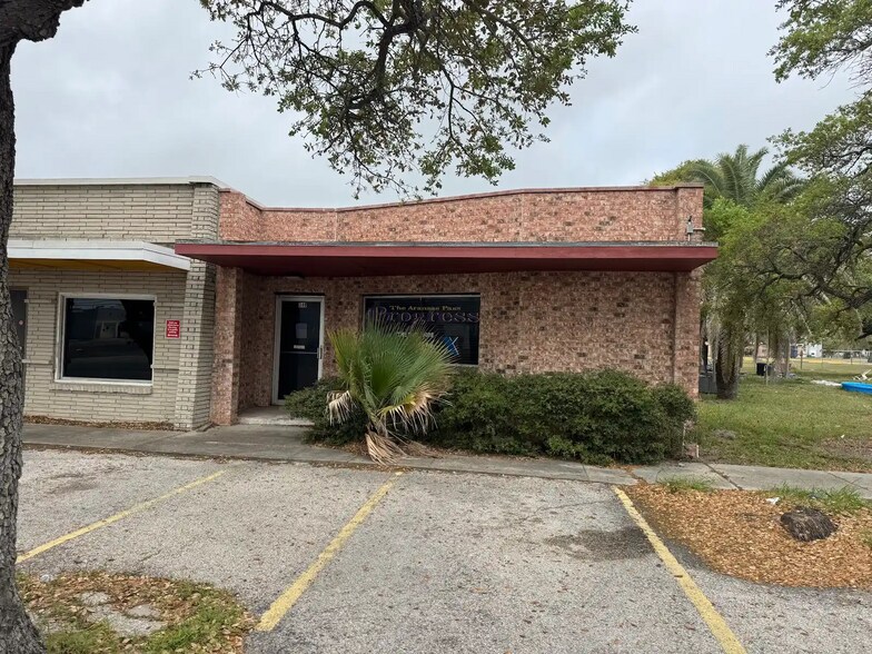 More Photos Of 346-354 S Houston St, Aransas Pass Office For Sale