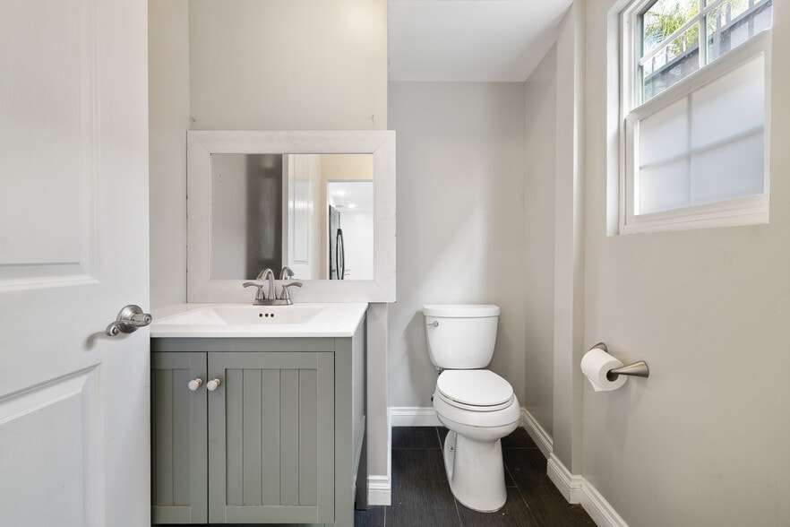 More Photos Of 5709 E Beverly Blvd, Los Angeles Office Residential For Sale