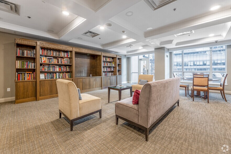 More Photos Of 925 Bay St, Toronto Apartments For Lease