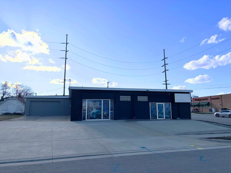 More Photos Of 301 W State Blvd, Fort Wayne Freestanding For Sale