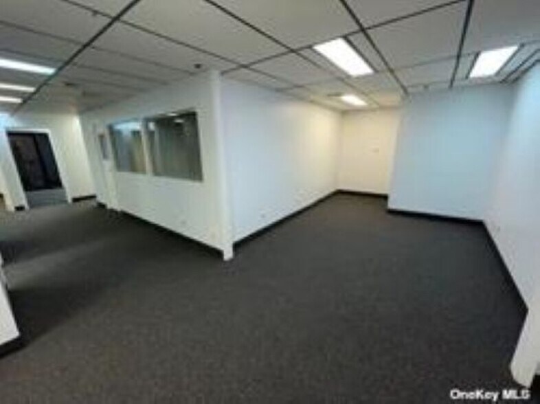 More Photos Of 66-00 Long Island Expy, Maspeth Office For Lease