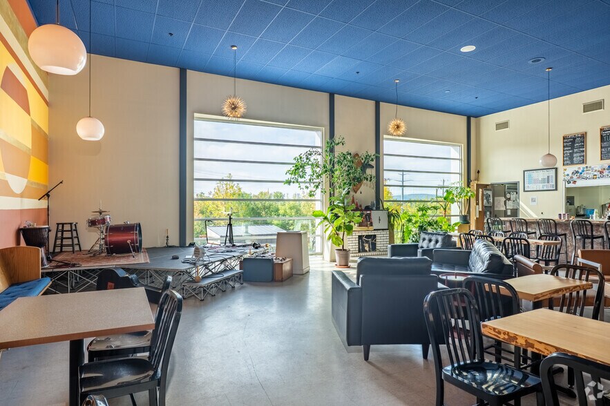 More Photos Of 130 N 1st St, Wausau Storefront Retail Office For Sale