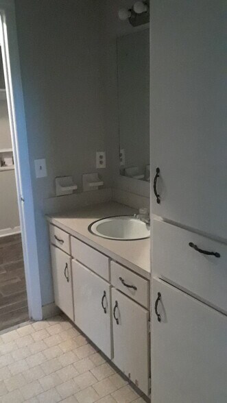 More Photos Of 323 S King Ave, Pine Mountain Apartments For Sale