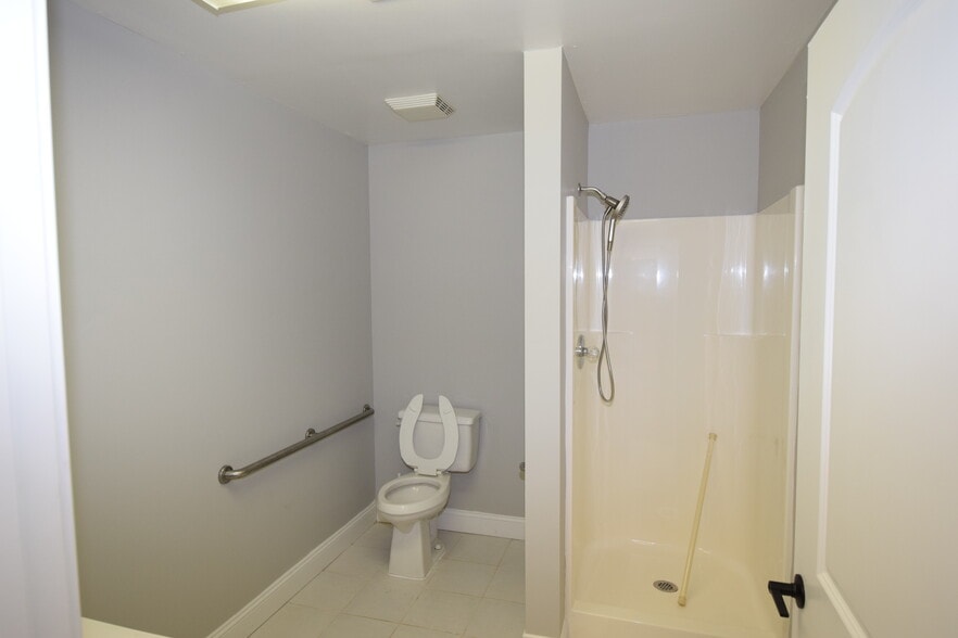 More Photos Of 6128 Brookshire Blvd, Charlotte Light Distribution For Lease